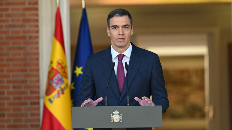 Fotografija: Španski premier Pedro Sánchez je danes stopil pred javnost. FOTO: Borja Puig De La Bellacasa/Reuters