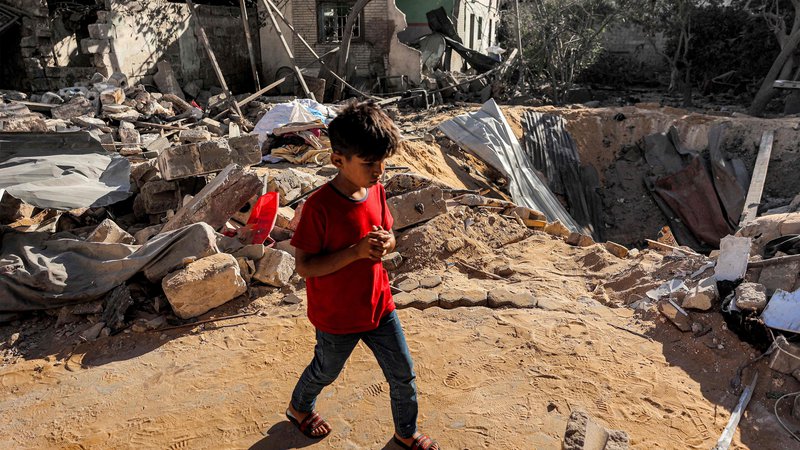 Fotografija: Okrepitev dostave humanitarne pomoči Palestincem je nujna. FOTO: AFP