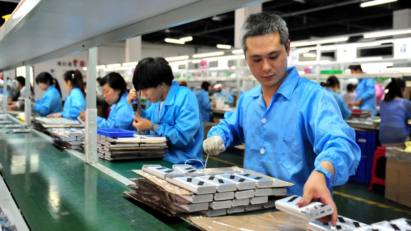 Fotografija: Danes večino Li-ionskih baterij izdelajo na Kitajskem, Evropa pa si prizadeva povečati lastno proizvodnjo.
FOTO: Reuters