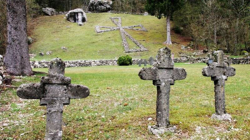 Fotografija: Pokopališča v dolini Soče - spomin in opomin na 1. svetovno vojno.