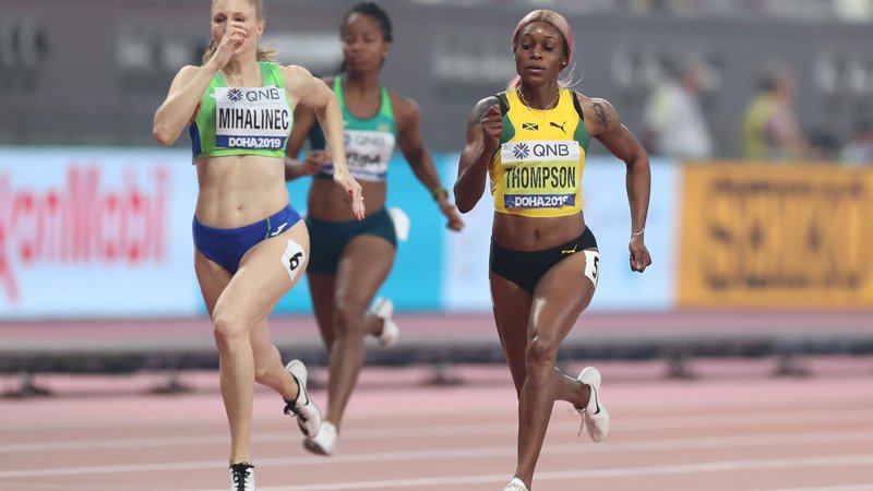 Fotografija: Maja Mihalinec je zablestela na vrhuncu sezone, saj je na SP v Dohi osvojila 12. mesto na 200 metrov, pri tem pa kar dvakrat izboljšala osebni rekord. FOTO: AFP