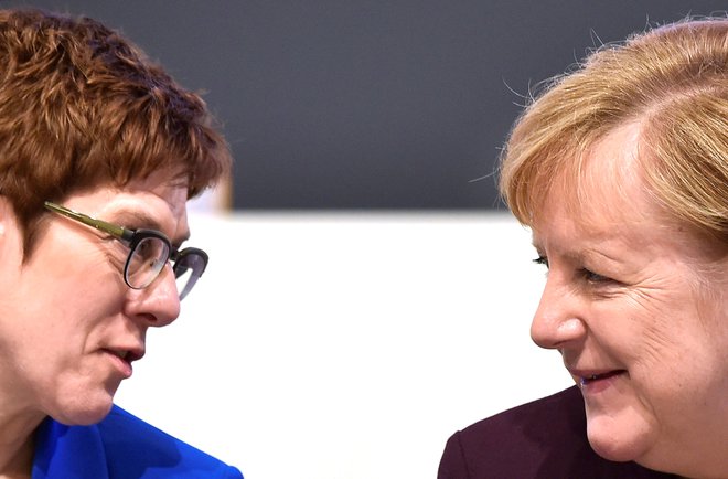 Kanclerka Angela Merkel in predsednica CDU Annegret Kramp-Karrenbauer. Foto: Matthias Rietschel/Reuters
