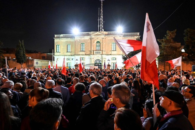 Protestniki so na ulicah malteške prestolnice Valletta zahtevali premierov odstop. FOTO: Andreas Solaro/AFP