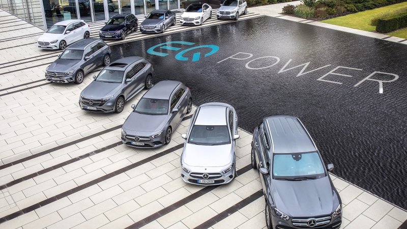 Fotografija: Mercedesova paleta priključnih hibridov se hitro povečuje. Približujejo se namreč ostrejše emisijske zahteve. Foto Gregor Pucelj