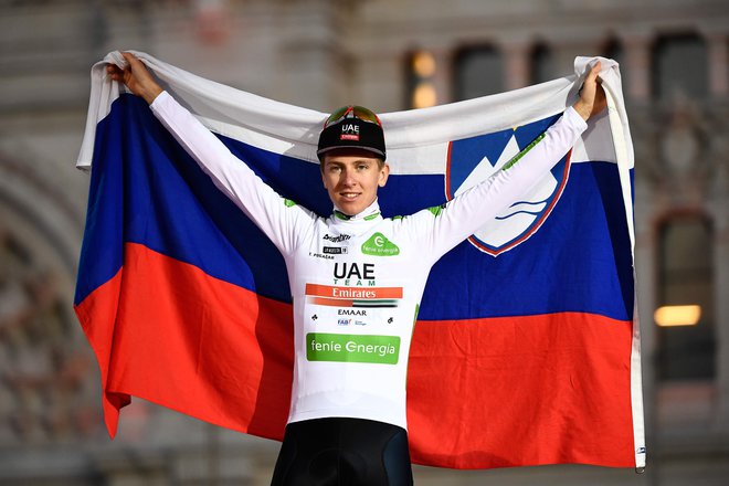 Na dirki po Španiji je Tadej Pogačar osvojil tretje mesto in belo majico najboljšega mladega kolesarja. FOTO: AFP