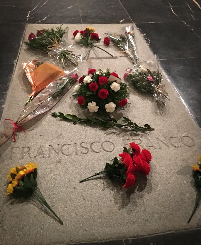 Na Francovem grobu je vedno sveže cvetje. Foto: Gašper Završnik