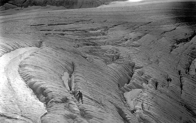 Triglavski ledenik leta 1923 ali 1924. FOTO: Josip Kunaver/arhiv Geografskega inštituta Antona Melika ZRC SAZU