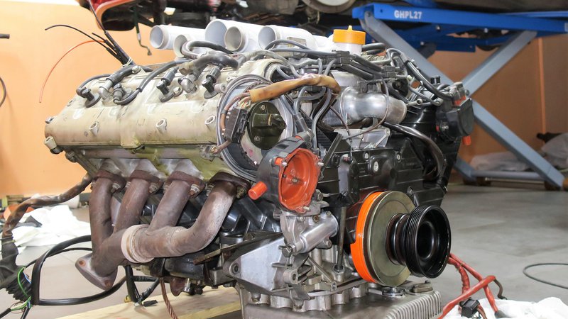 Fotografija: Strošek nakupa novega ali obnovljenega motorja in njegove vgradnje je lahko resen finančni udarec za lastnika avtomobila.
