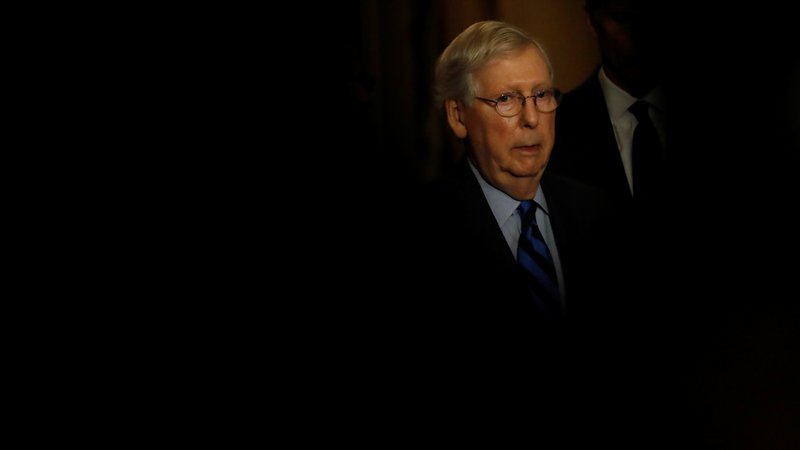 Fotografija: Republikanski voditelj v senatu Mitch McConnell. Foto Carlos Jasso Reuters