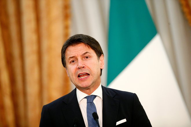 Premier Giuseppe Conte, dotlej statist, na notranjepolitičnem parketu je veljal za marioneto, je dočakal svoj trenutek. Foto: Reuters