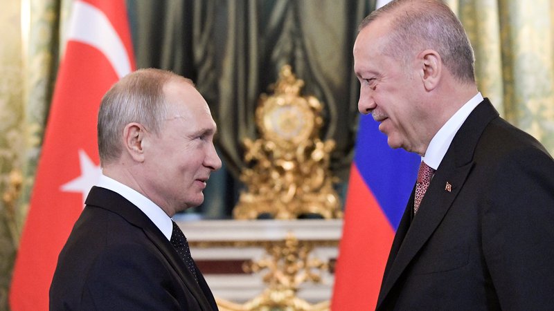 Fotografija: Ruski in turški predsednik, Vladimir Putin in Recep Tayyip Erdoğan, krepita zavezništvo med državama. FOTO: Reuters