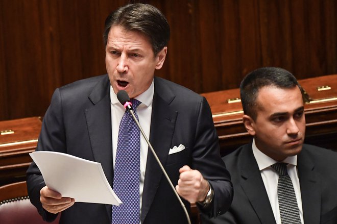 Italijanski premier Giuseppe Conte je dejal, da bo spoštoval vsako Di Maievo odločitev. FOTO: Andreas Solaro/AFP