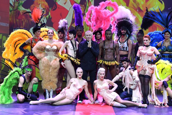 Nekateri menijo, da se bo Gaultier vrgel v šovbiznis, kamor se je že spustil s predlansko kabaretno predstavo <em>Fashion Freak Show</em>, ki je po gostovanju v Londonu je zdaj trenutno na turneji po Rusiji. FOTO: AFP
