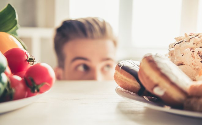 Zdaj se že kaže preprosta resnica, da so težave s sladkorjem povezane z uživanjem le-tega, ko mirujemo, ko ne športamo. FOTO: Shutterstock
