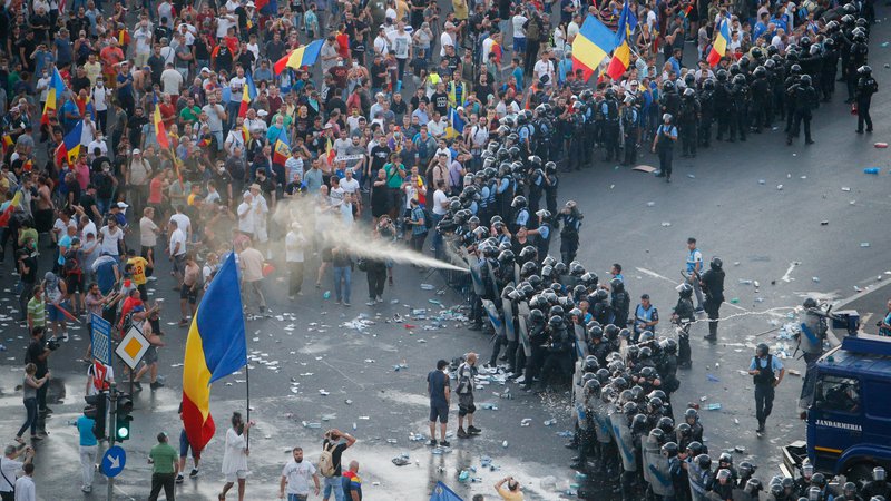 Fotografija: Demonstracije v Bukarešti 10. avgusta letos. FOTO: Reuters