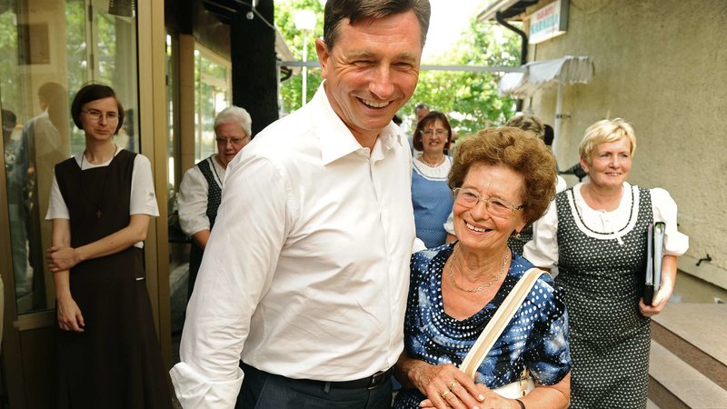 Fotografija: Borut Pahor v družbi mame Ive Pahor Martelanc. FOTO: Urad Predsednika Republike Slovenije