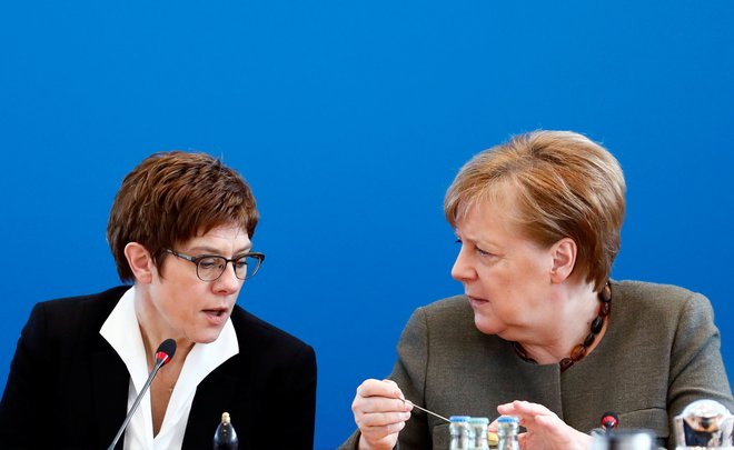 Kanclerka Angela Merkel ni več sama po sebi konj, ki vleče. Foto: Michele Tantussi/Reuters