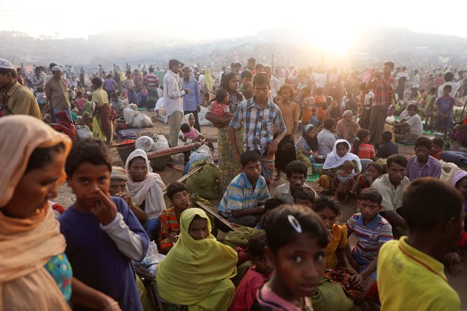 S severa pokrajine Rakine je zaradi brutalne operacije mjanmarske vojske pred letom dni v Bangladeš pobegnilo okoli 700.000 Rohingov, ki so poročali o požigih, umorih in posilstvih. FOTO: Foto Damir Sagolj/Reuters