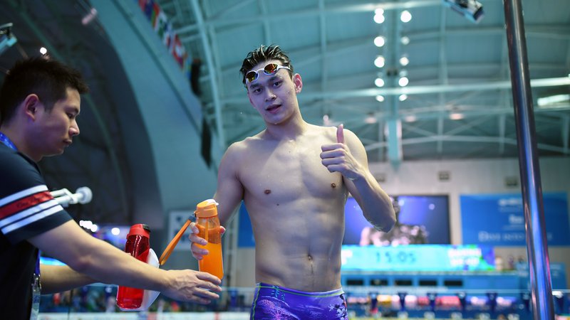 Fotografija: Kitajski plavalni športni zvezdnik in trikratni olimpijski prvak Sun Yang bo drago plačal dopinške grehe. FOTO: AFP