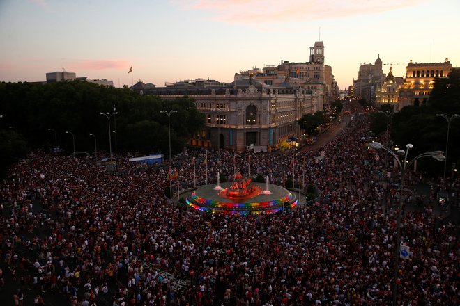Parada ponosa vsako leto pritegne v Madrid več sto tisoč obiskovalcev. Foto: Reuters