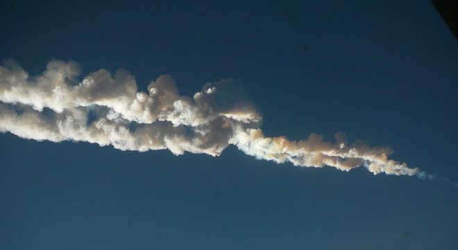Meteor nad ruskim Čeljabinskom je imel maso približno 10.000 ton. Foto Wikipedia