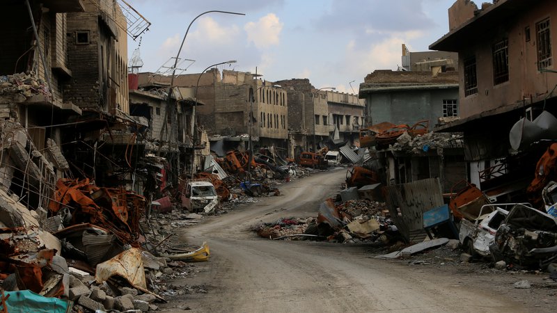 Fotografija: Uničenje, ki ga je v bombardiranju koalicijskih sil doživel Mosul, je bilo primerljivo z uničenjem nekaterih evropskih mest med drugo svetovno vojno. FOTO: Reuters