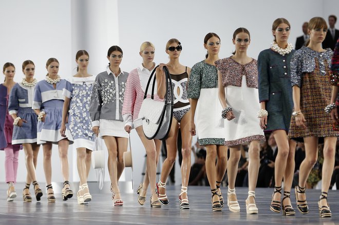 Chanel je še danes ena vodilnih modnih znamk. Foto Reuters