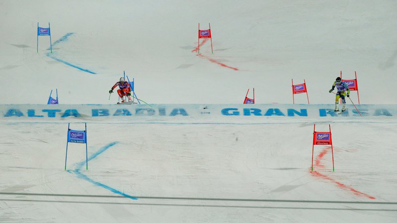 Fotografija: Pri FIS vidijo rešitev za dvig gledanosti v paralelnih tekmah. V tekmovalnem koledarju jih bo v prihodnosti vse več. FOTO: Reuters