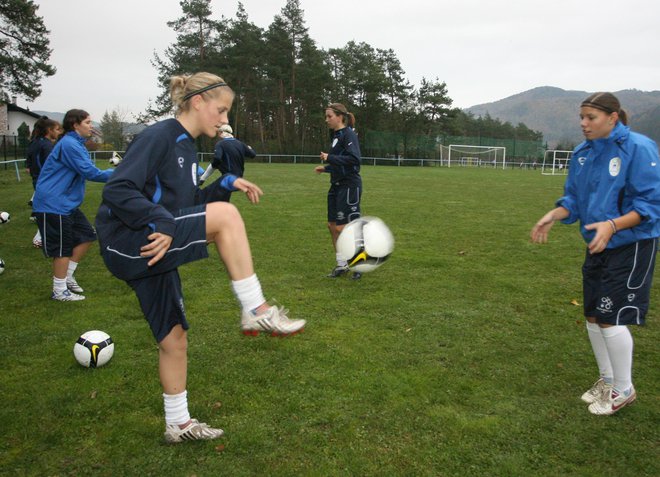 Poglejmo si 24-letno nogometašico, ki se je med tekmo poškodovala. FOTO: Ljubo Vukelič