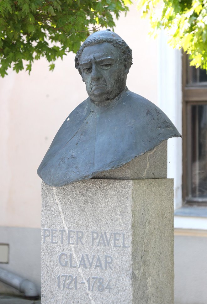 Doprsni kip Petra Pavla Glavarja (1721–1784), enega najbolj učenih in razgledanih ljudi 18. stoletja na slovenski zemlji. Foto: Dejan Javornik
