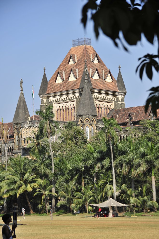 <strong>Viktorijanska gotika in art deco v Mumbaju (Indija)</strong> <br />
Niti v Mumbaju se niso mogli izogniti umetnostnima slogoma 19. in 20. stoletja. Izkazujeta se v balkonih in verandah številnih hiš. Sloga se mešata s tradicionalno Indijo, ta