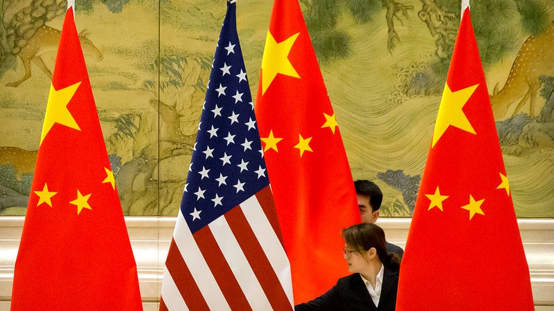 Fotografija: Čeprav je nezaupanje med ZDA in Kitajsko na najvišji ravni po letu 1979, sta obe strani sklenili, da se morata pogovarjati. FOTO: Reuters