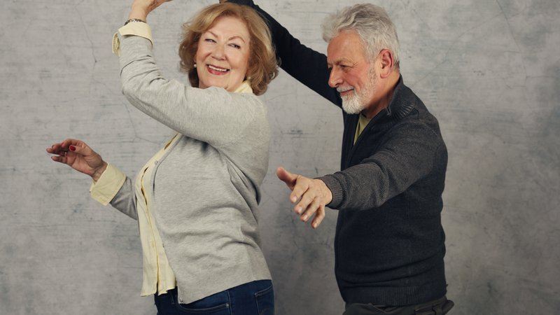 Fotografija: Ples je ena bolj učinkovitih vadb upočasnjevanja staranja, saj dokazano zmanjšuje tveganje za demenco. FOTO: Shutterstock