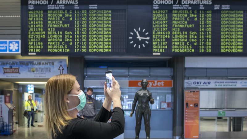Fotografija: Za potnike na ljubljanskem letališču bodo veljali preventivni ukrepi. Foto Voranc Vogel