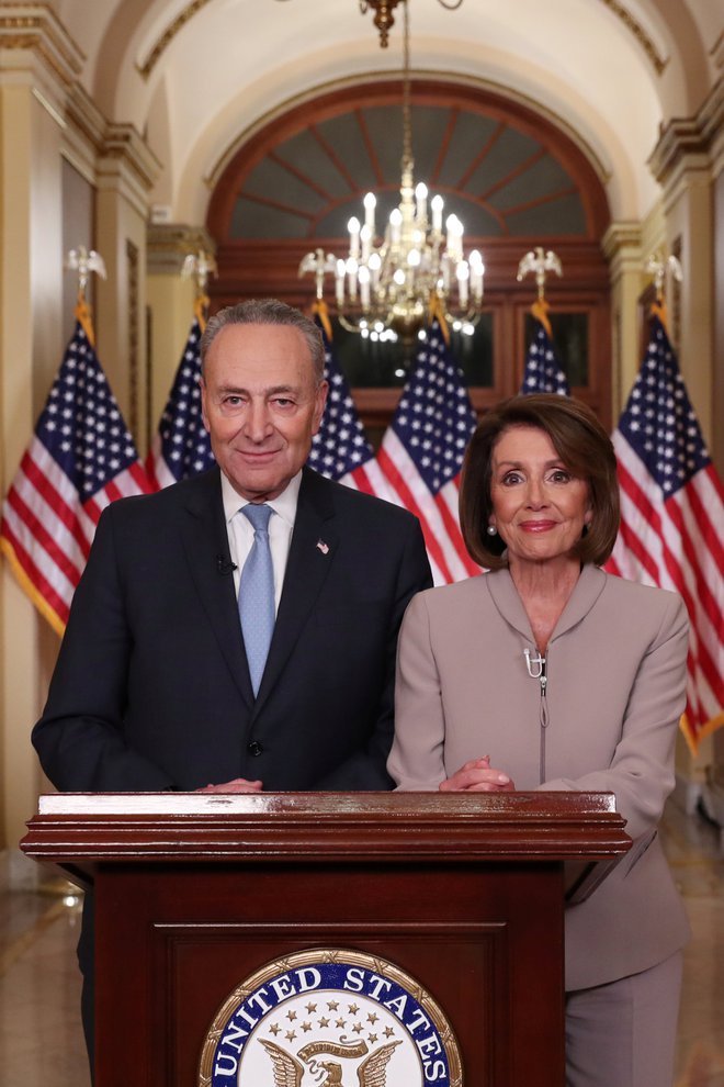 Predsedniku je odgovoril demokratski vrh, vodja poslancev Nancy Pelosi in vodja senatorjev Chuck Schumer. FOTO: Reuters