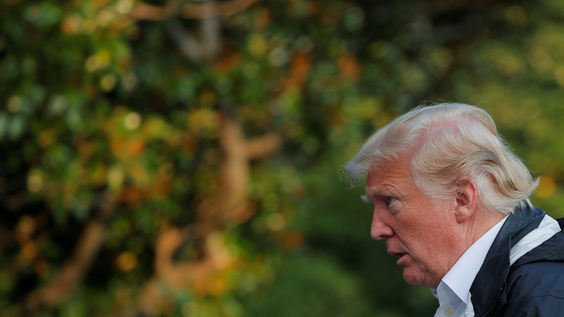Fotografija: Donald Trump je vse bolj jezen, ker ne doseže svojega, in išče rešitev v razglasitvi izrednih razmer. FOTO: Brian Snyder/Reuters