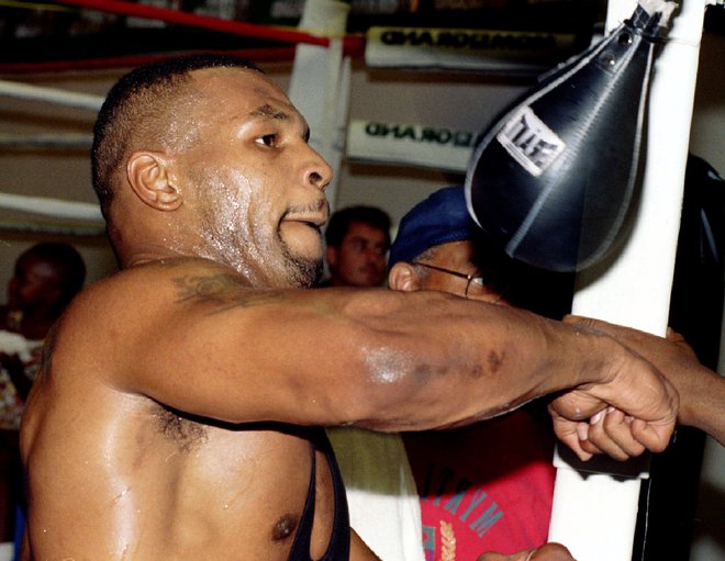 Ko je bil na vrhuncu moči, je Mike Tyson kot za stavo rušil tekmece. FOTO: Reuters