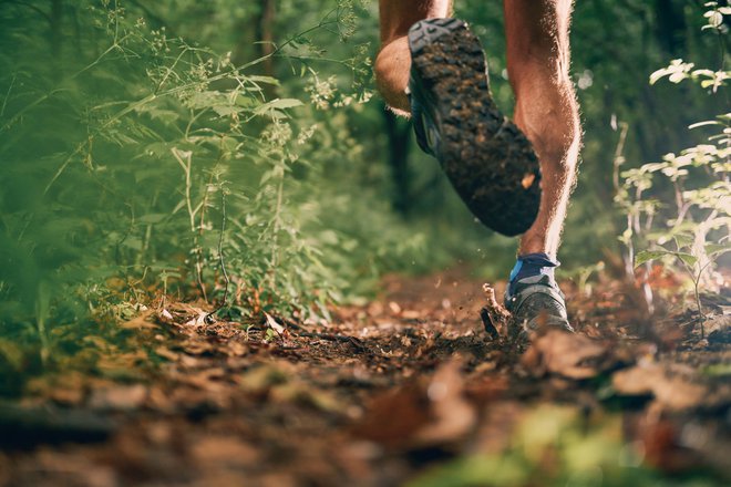 Če človek teče po zahtevni podlagi, mora biti osredotočen, kam stopa. Biti mora pozoren, treba se je skoncentrirati. FOTO: Shutterstock