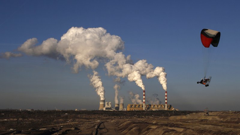 Fotografija: Premogovnik Bełchatów, v katerem proizvedejo dve tretjini poljskega lignita, so pred tremi leti razglasili za največjega onesnaževalca okolja v Evropski uniji. FOTO: Reuters
