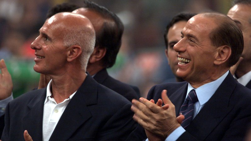 Fotografija: Kot predsednik in lastnik Milana je Silvio Berlusconi osvojil štiri naslove evropskega prvaka, eden od njegov trenerskih odkritij pa je bil Arrigo Sacchi, ki je Milan na evropski vrh popeljal v letih 1989 in 1990. FOTO: Reuters