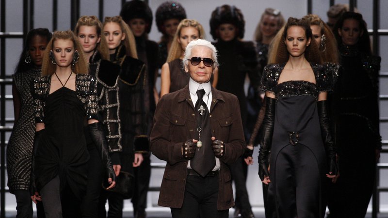 Fotografija: Karl Lagerfeld je buril duhove že v času življenja in nič drugače ni po njegovi smrti. FOTO: Reuters