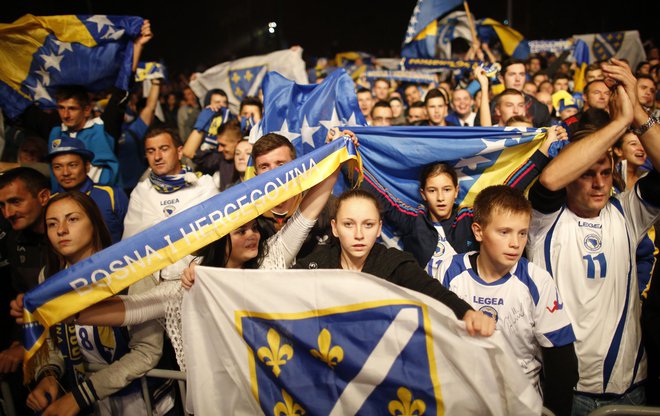 Bošnjaki veljajo za strastne nogometne navijače, gotovo pogrešajo nogometno igro. FOTO: Dado Ruvic/Reuters