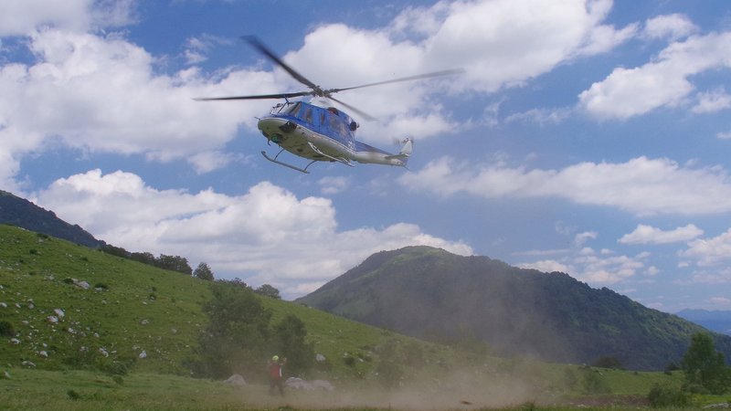 Fotografija: Poleg policistov so na kraj nezgode napotili pripadnike GRS Tolmin in helikoptersko ekipo za reševanje v gorah GRS z Brnika. FOTO: Miljko Lesjak/GRS Tolmin
