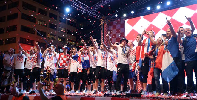 Hrvaški nogometaši so osvojili srebro, a za navijače so zlati. FOTO: Antonio Bronic/Reuters