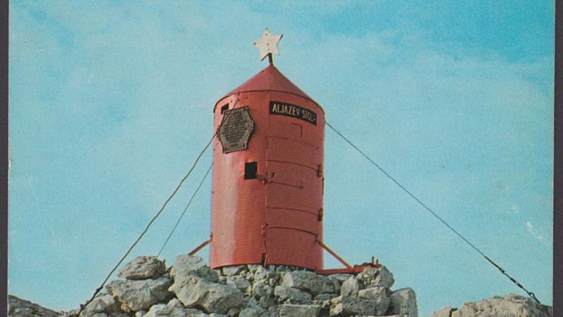 Fotografija: Aljažev stolp je bil nekoč tudi rdeče barve FOTO: ZVKDS