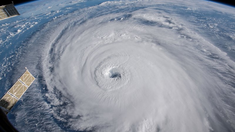 Fotografija: Orkan Florence, posnet z Mednarodne vesoljske postaje. FOTO: Nasa/Reuters