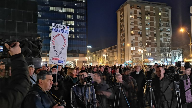 Fotografija: V Nišu so protestirali desetič zapored. FOTO: Milena Zupanič/Delo
