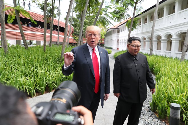 Analitiki ocenjujejo, da so laskave besede Kima Trumpu znak, da je Pjongjang po srečanju med Kimom in Xijem pripravljen preseči trenutno zatečeno stanje v odnosih z Washingtonom. FOTO: Jonathan Ernst Reuters