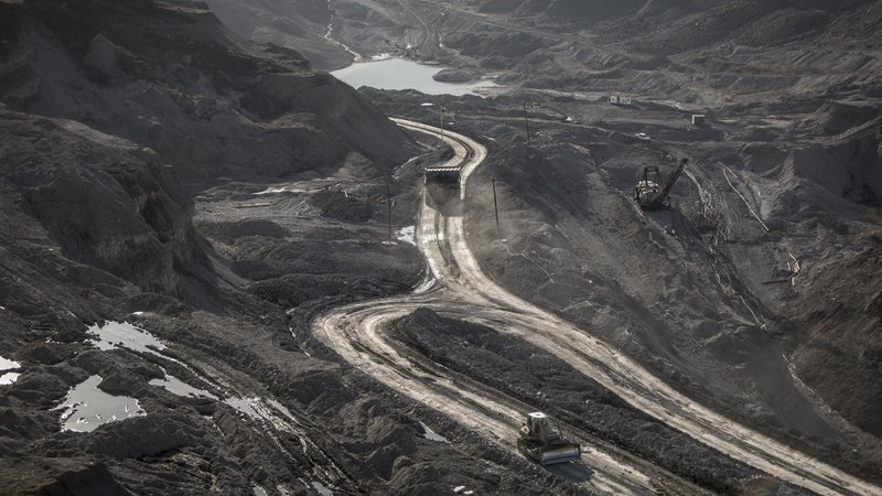 Fotografija: Premog je Bosni in Hercegovini pomembna surovina, saj z elektriko iz zastarelih termoelektrarn ustvarijo velik delež svojih izvoznih prihodkov. Foto Voranc Vogel/delo