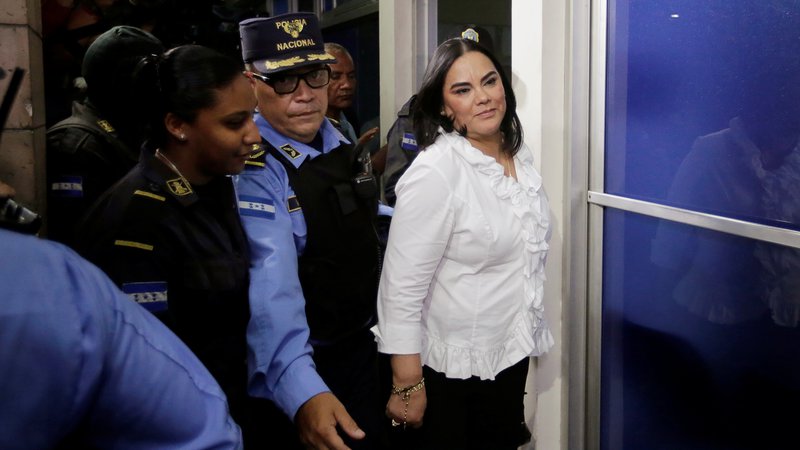 Fotografija: Tožilci so razkrili, da je denar zapravila za nakup nakita in za plačevanje medicinskih računov ter šolnin svojih otrok. FOTO: Jorge Cabrera/Reuters